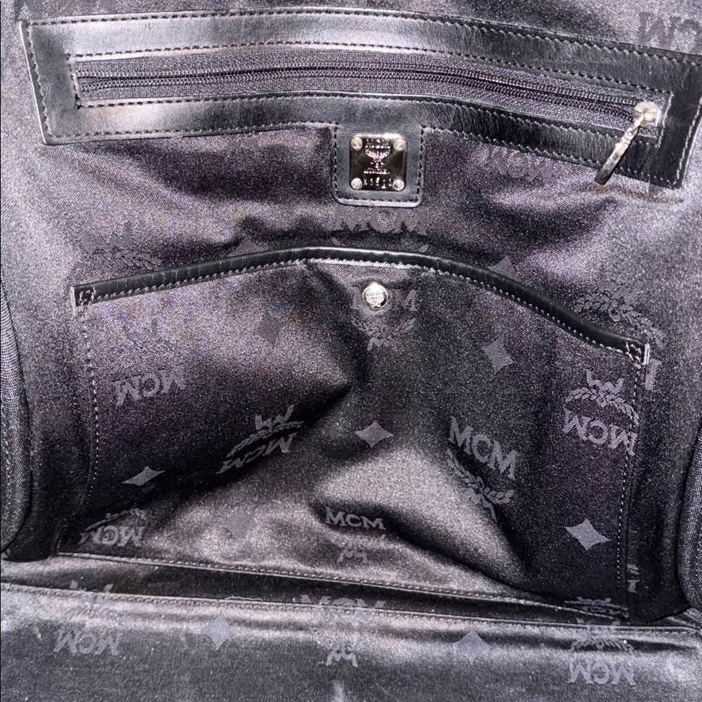 MCM Visetos Striped Princess Lion Laptop Bag - Picture 15 of 16